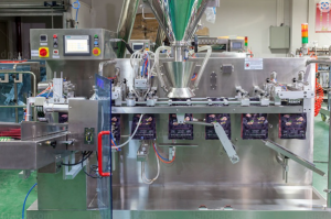 ماكينة التعبئة الأوتوماتيكية الأفقية للأكياس الجاهزة (Doypack) للمسحوق الدوائي